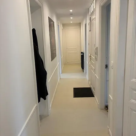 Beautiful 2 Bedroom - Prime Location