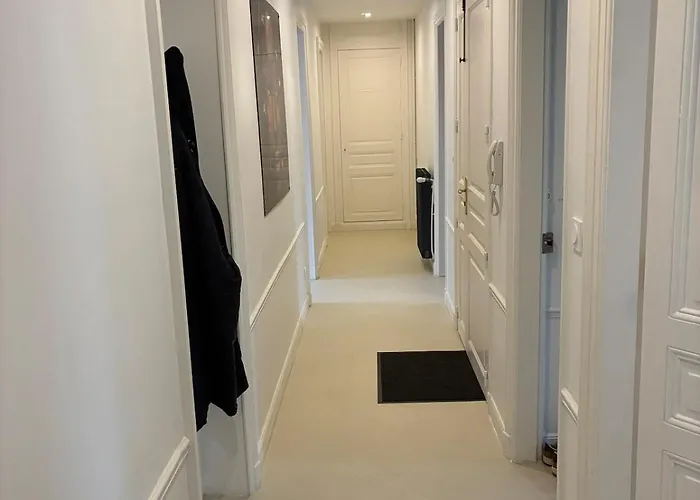 Beautiful 2 Bedroom - Prime Location